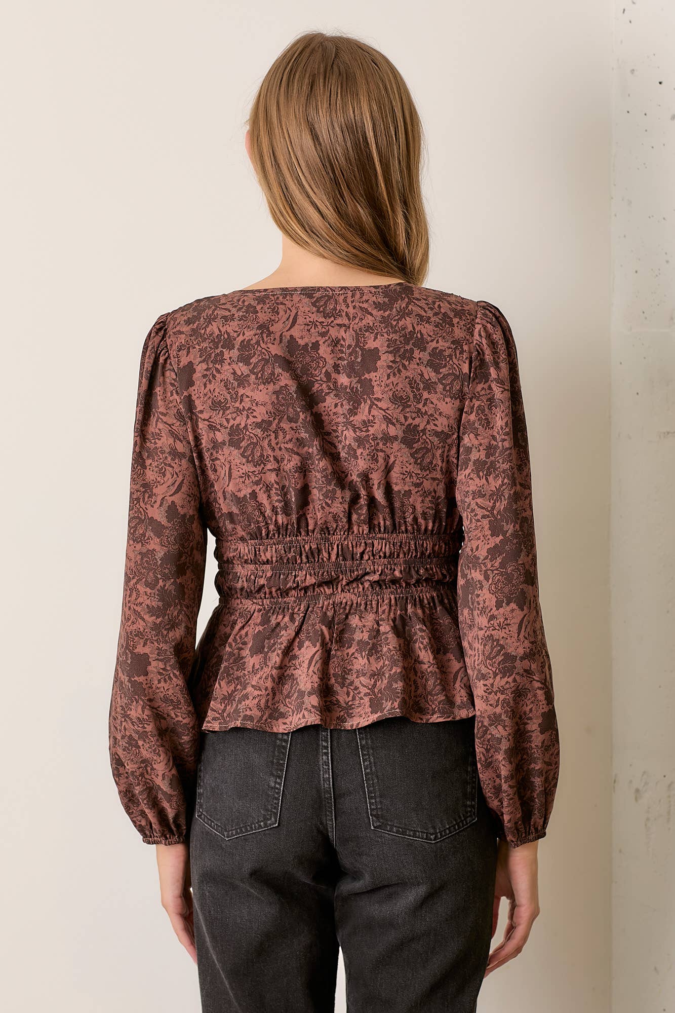 Polagram by Wellmade USA - Wholesale Blouse - Women's - PRINTED V-NECK LONG SLEEVE TOP3