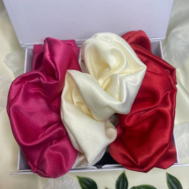 Le Luxe by Cher – wholesale Scrunchie - Women’s – Vanilla - premium duchess silk scrunchie3