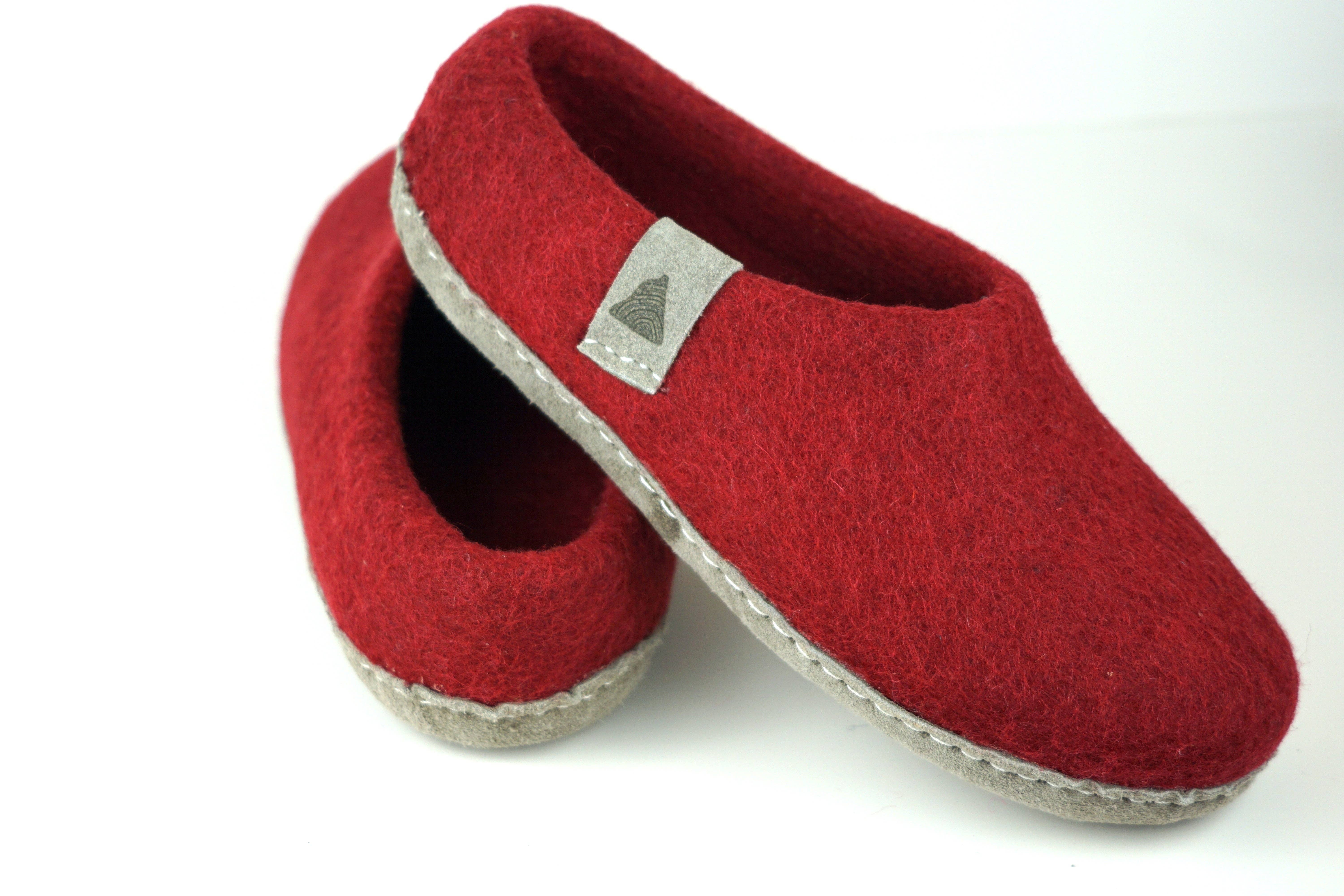 The Cottager – wholesale Slippers – Women's – Shlips Canoe Red1