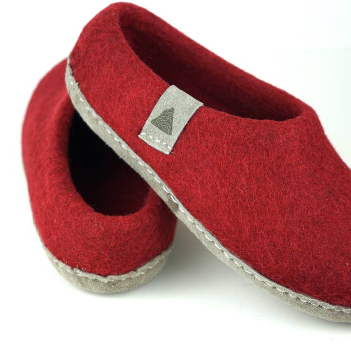 The Cottager – wholesale Slippers – Women's – Shlips Canoe Red1