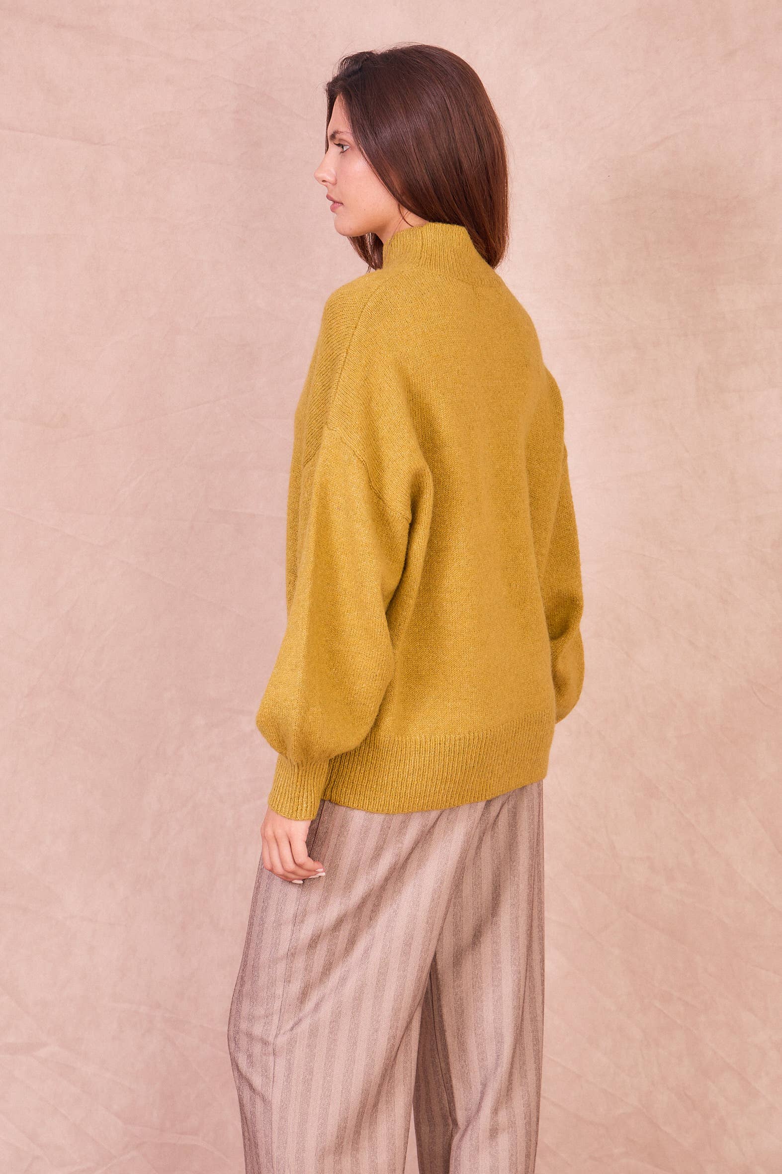 Calie Paris – wholesale Knitted jumper – Women′s – MANUELLA Sweater – Soft Balloon Sleeve Knit8