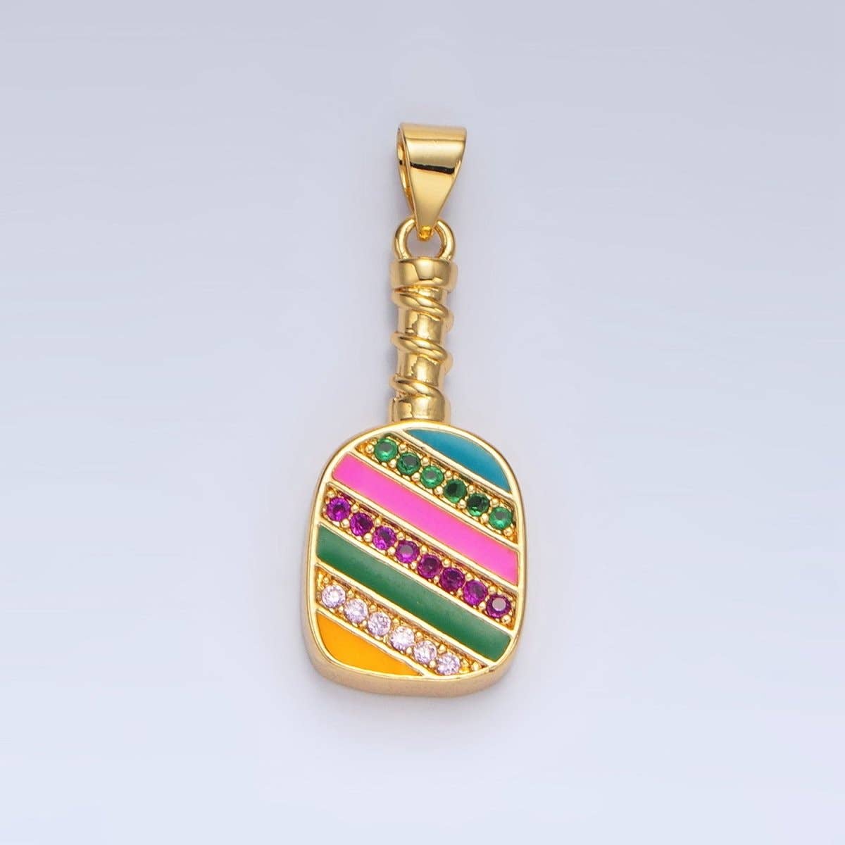 Guld Farverig Pickleball-vedhæng i 24K guldfyldt sportsbat med CZ | I769 for engroshandel på Faire0