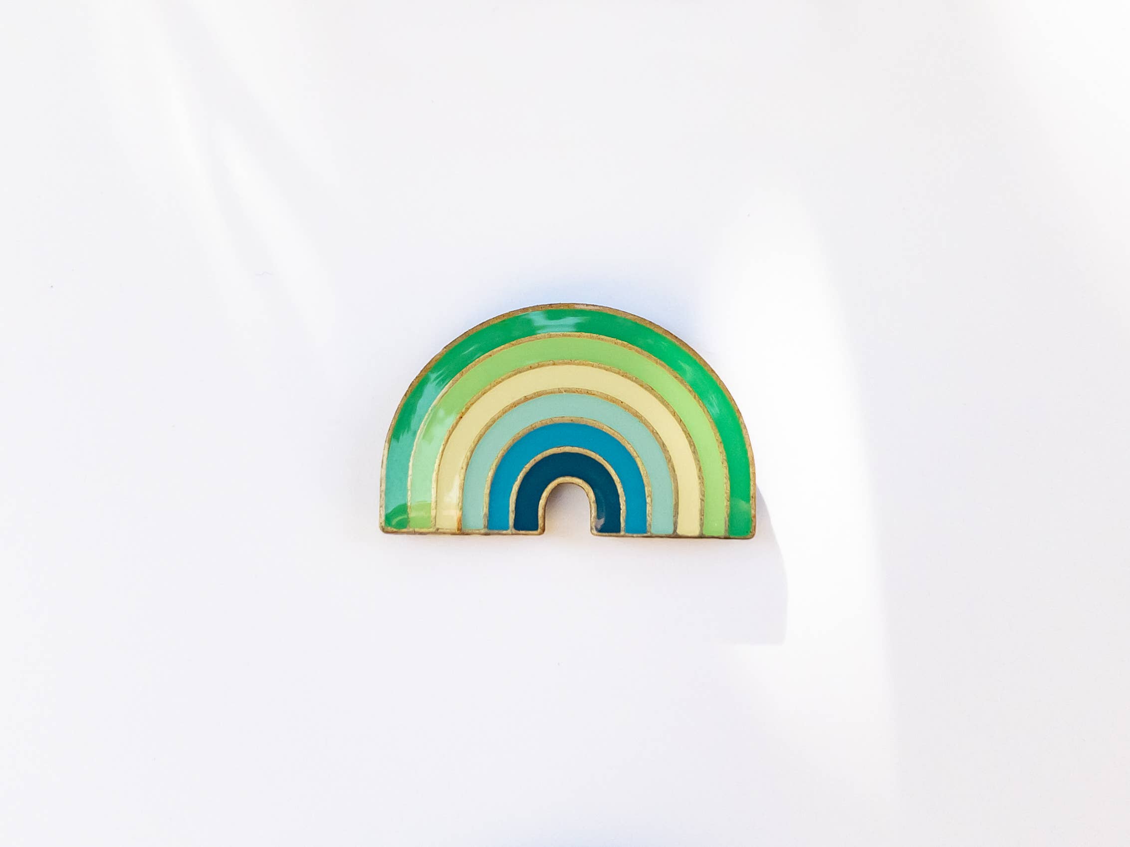 ROBNKO - Vente Épinglettes/boutons - Épinglettes arc-en-ciel Pride style rétro4