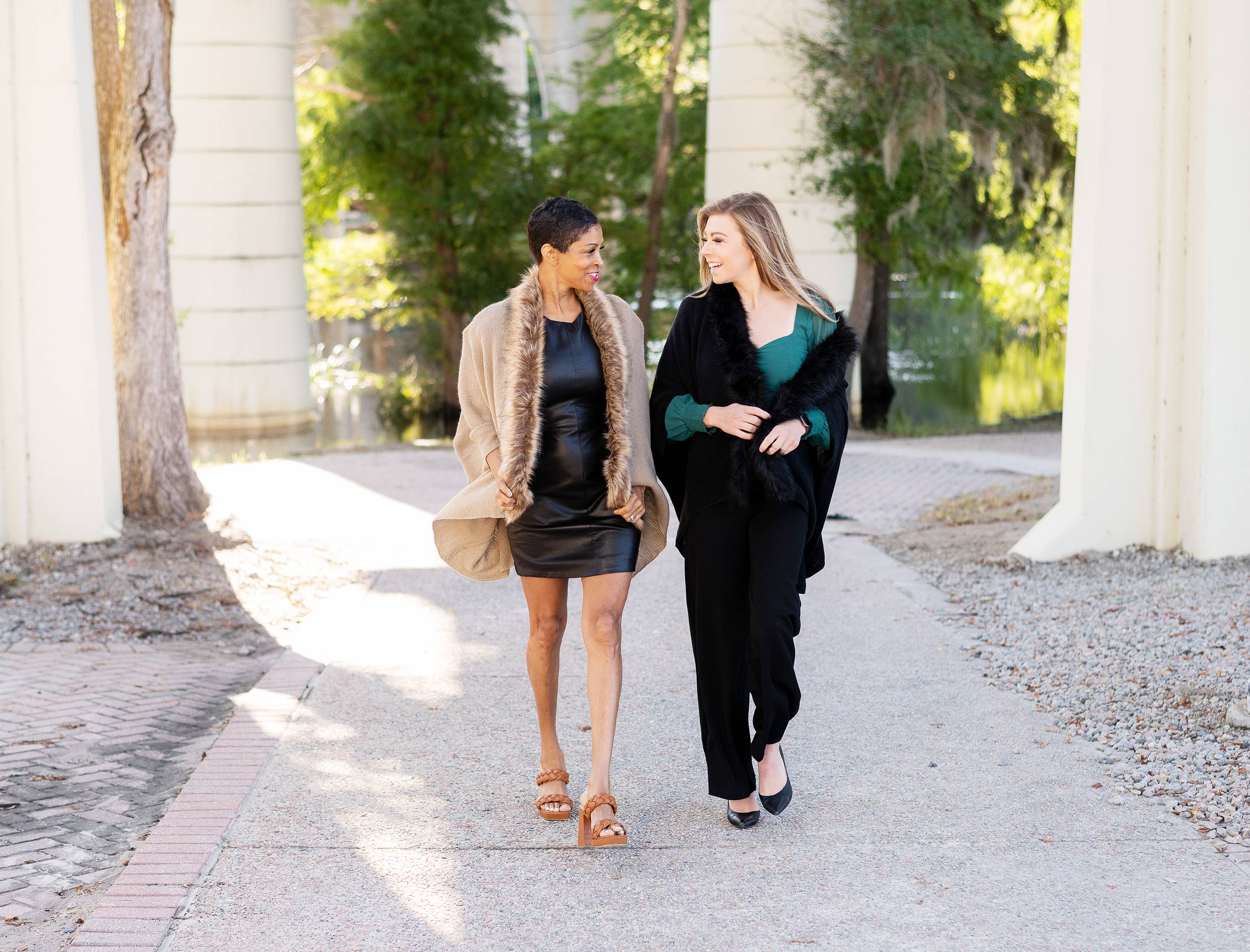 Viv&Lou - Wholesale Wrap - Women's - Black Faux Fur Pippa Shawl2