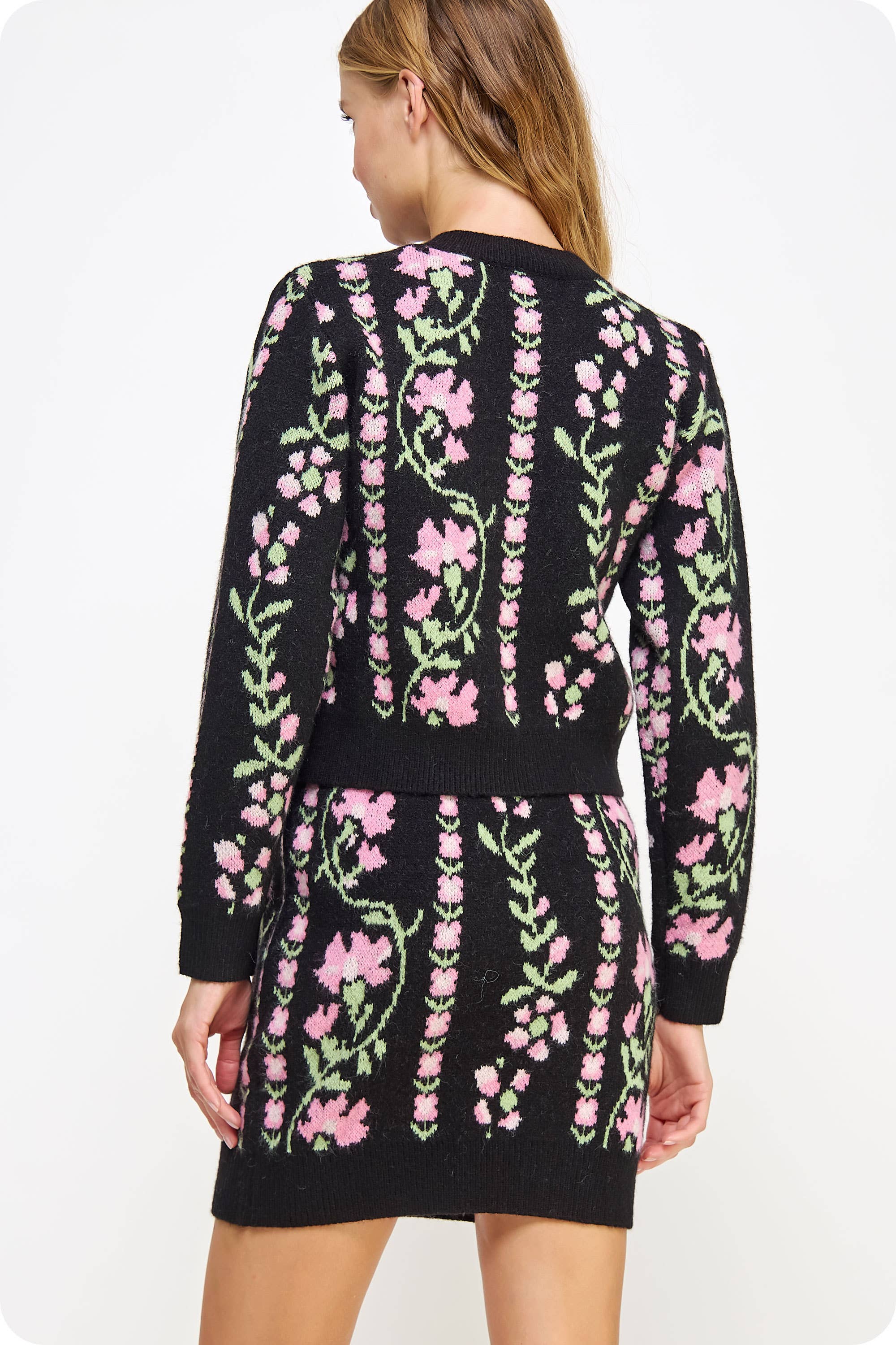 Strut & Bolt - Venta al por mayor Cárdigan - Mujer - Cárdigan tipo suéter con intarsia floral9