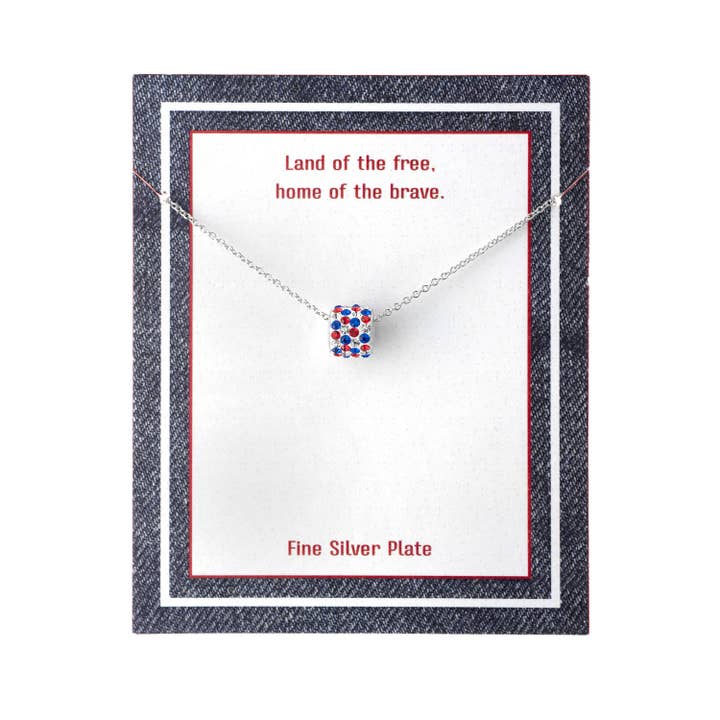 Collana con ciondolo a forma di bandiera americana per la vendita all'ingrosso da parte di Athra NJ, INC.