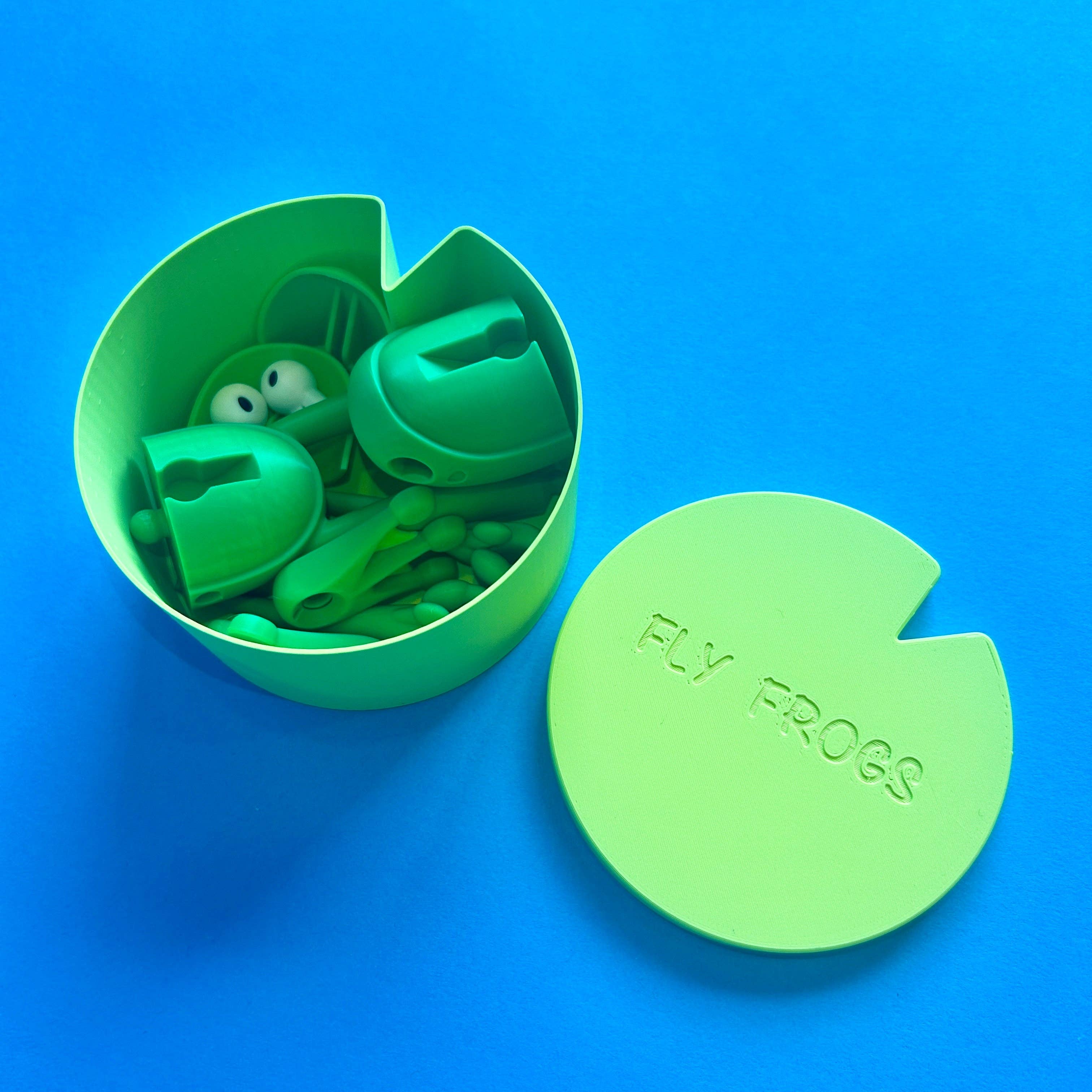 Fly Frogs - Wholesale Decorative Figurine - Basic B2