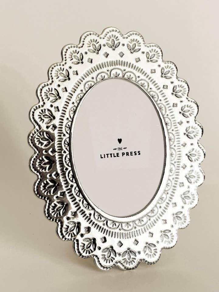 Faux tin ~ Oval rejse-/skrivebordsramme ~ sølv for engroshandel hos THE LITTLE PRESS