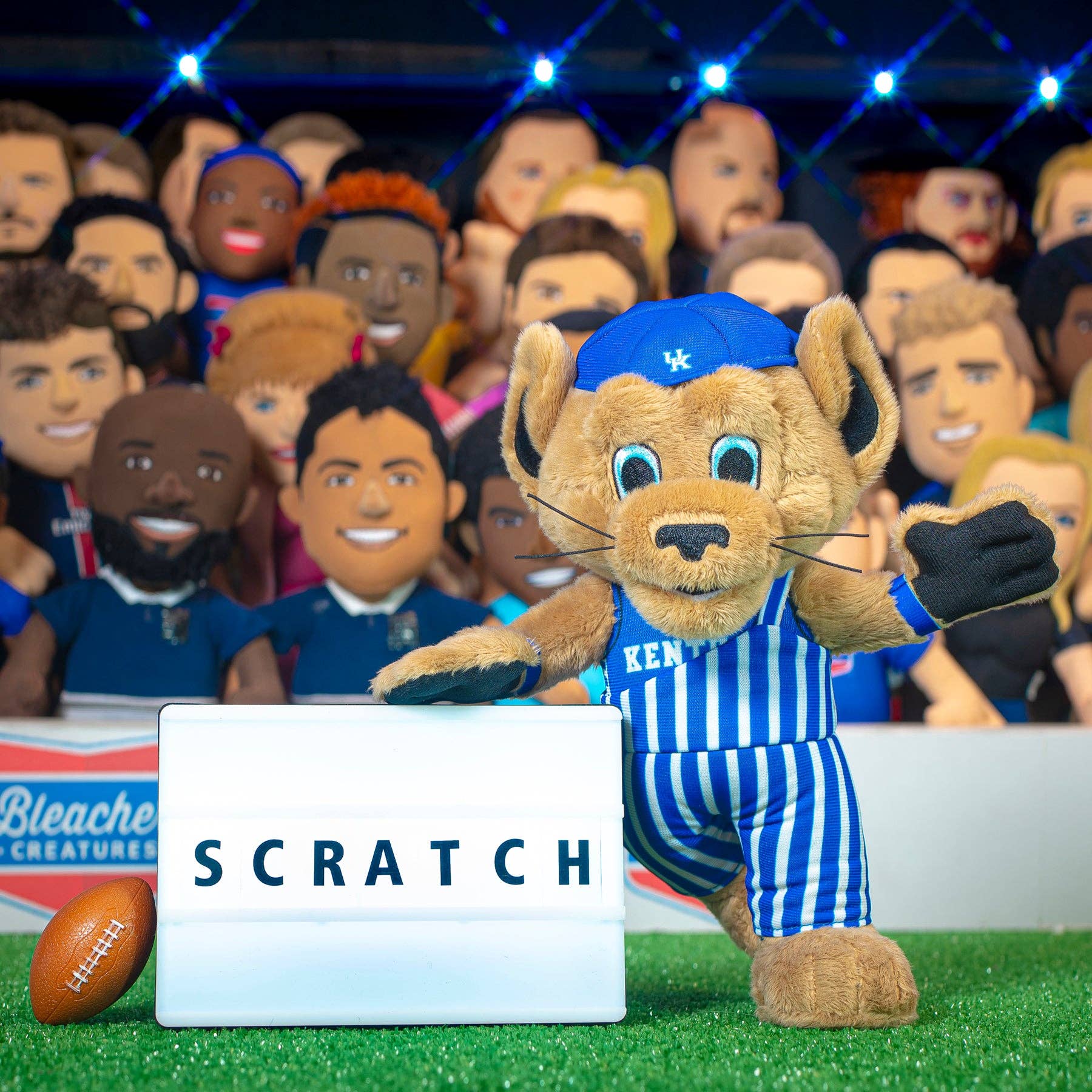 Uncanny Brands - Vente Peluche – enfant et bébé - Peluche Mascotte Kentucky Wildcats Scratch 25 cm Bleacher Creatures1