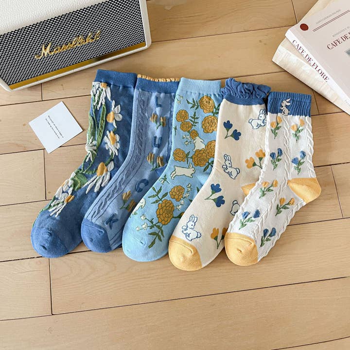Chaussettes à motif floral et lapin bleu chic pour la vente par Tourtiwi