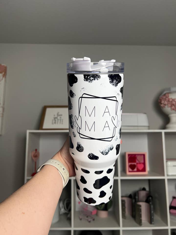 Mama 40oz Becher, Mama Quencher, Kuhflecken Custom Becher für den Großhandel von Selena Marie LLC