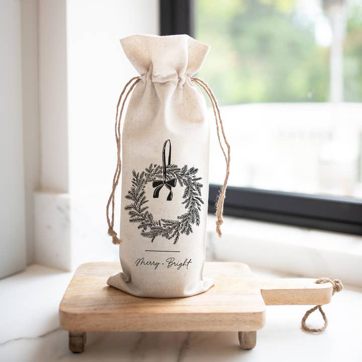 Bolsa de Vino con Corona de Navidad Alegre y Brillante para venta al por mayor de Porter Lane Home