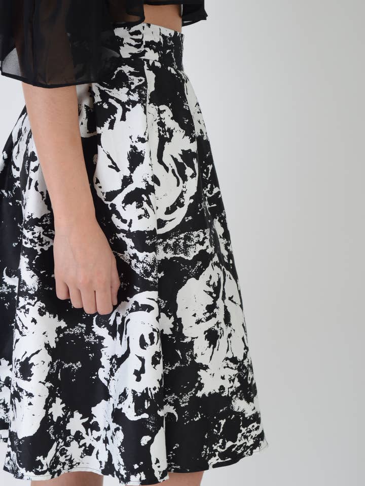 Lovemystyle Sort Fuld Midi Nederdel Med Hvid Blomstret Print for engroshandel hos LoveMyStyle