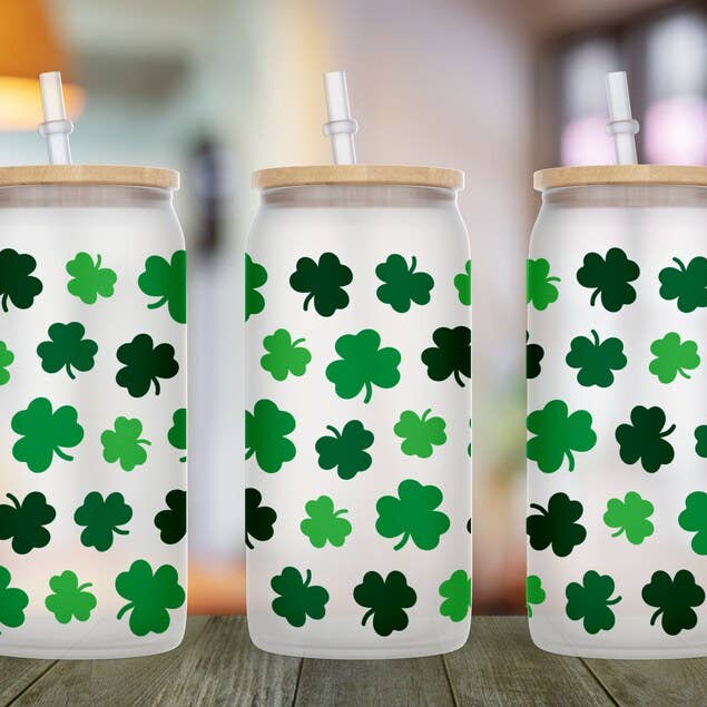 Gobelet en verre Libbey saisonnier 16 oz de Clovers pour la Saint-Patrick pour la vente par Kate Haven Glass Tumblers for Every Occasion