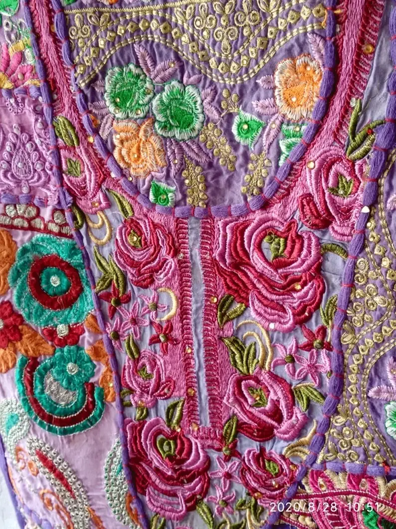 GYPSY STUDIO – wholesale Tapestry/textile – Wall Tapestry Indian Patchwork Wall Hanging Vintage Sari 2