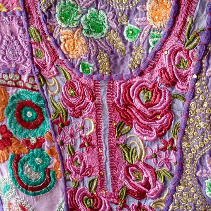 GYPSY STUDIO – wholesale Tapestry/textile – Wall Tapestry Indian Patchwork Wall Hanging Vintage Sari 2