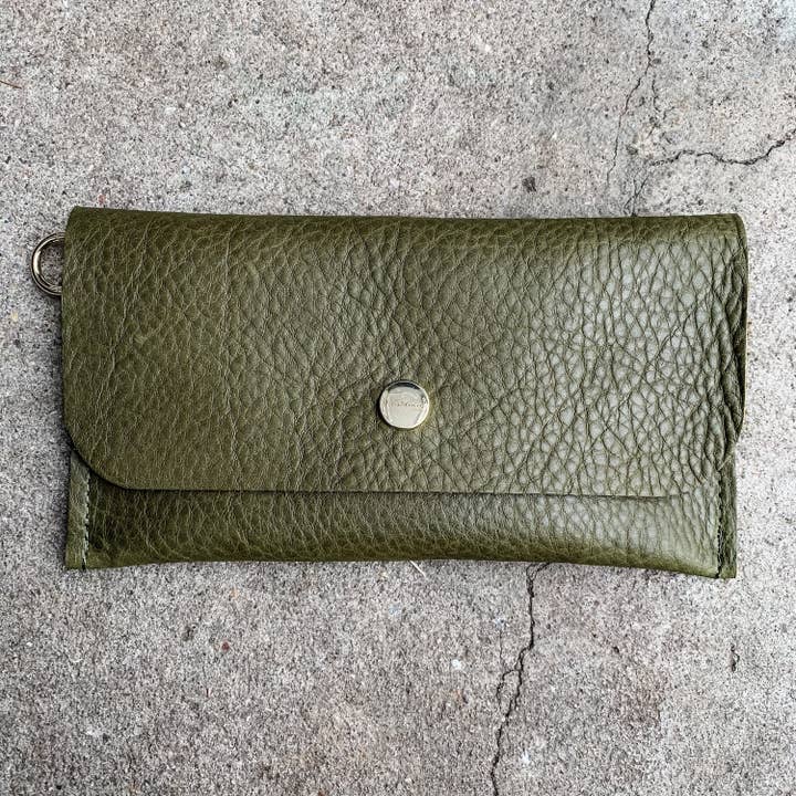 Olivengrøn Buttery Blød Pebbled Læder Telefon Tegnebog for engroshandel hos Wild Sky Leather