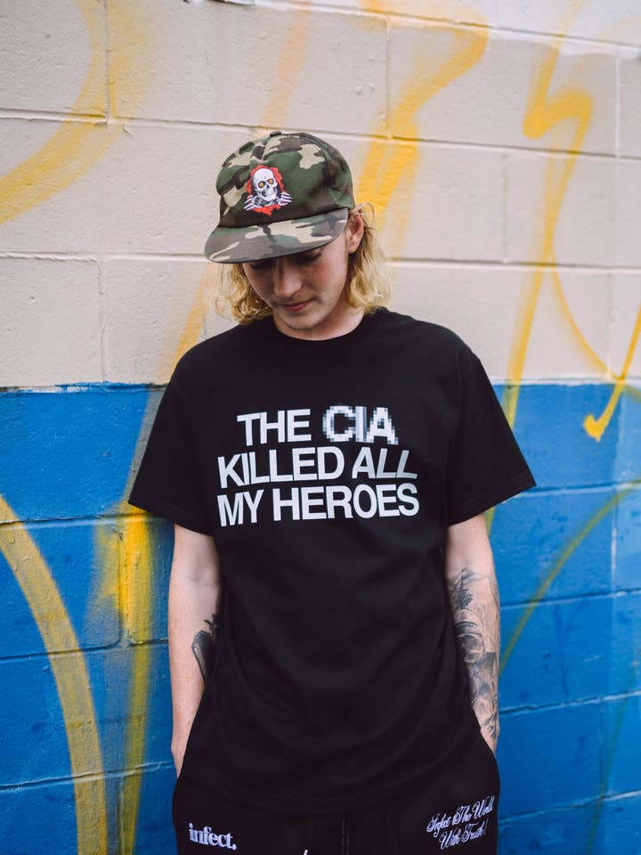 CAMISETA HERÓIS por atacado de INFECT CO.