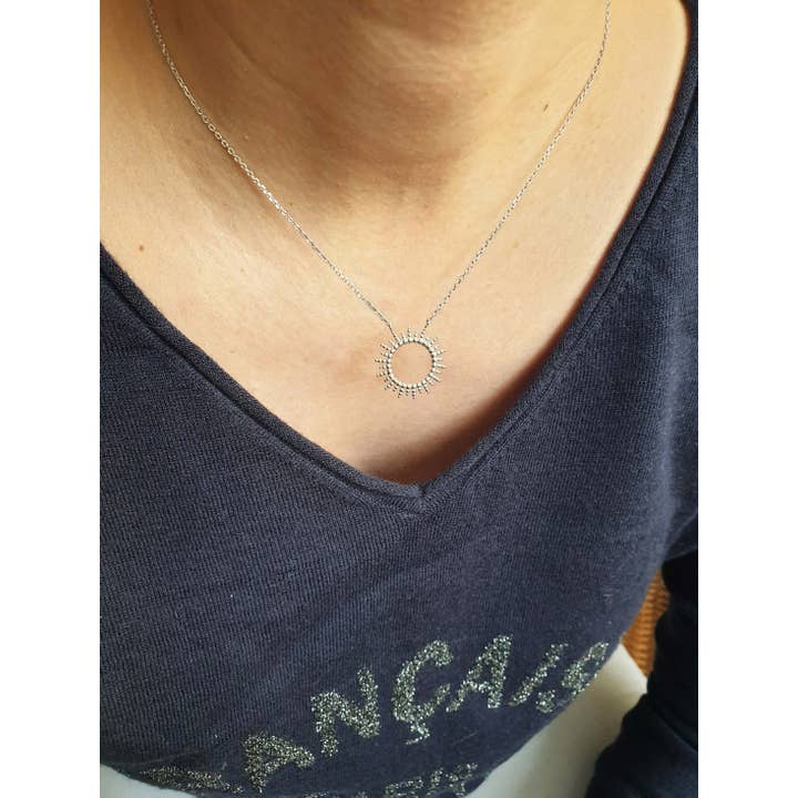 SIUKA – wholesale Hänge-/berlockhalsband – Rodium-plated 925/1000 silver ”Sun” halsband3