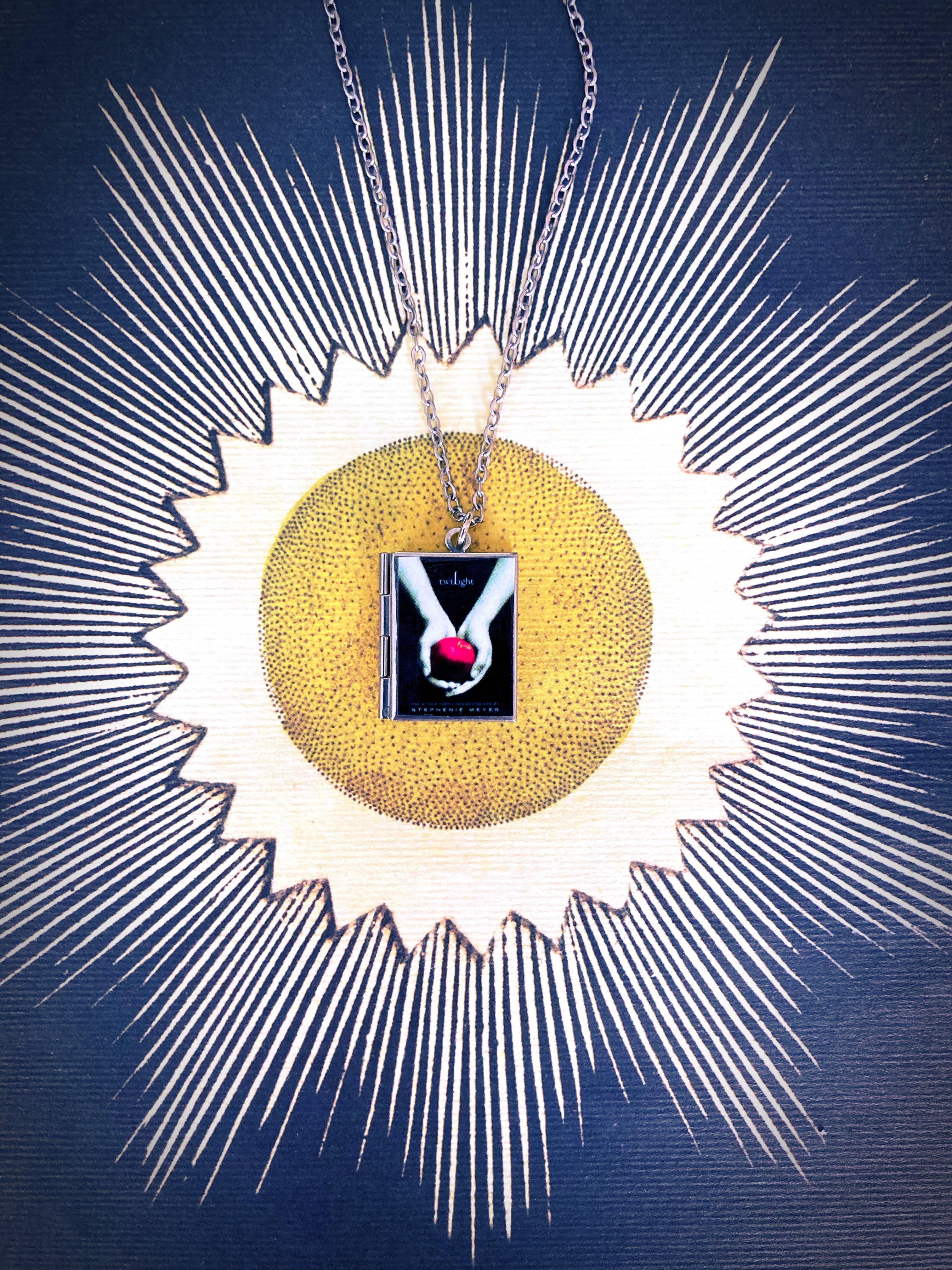 Marshall and Rose – wholesale Hänge-/berlockhalsband – Boka Locket Twilight2