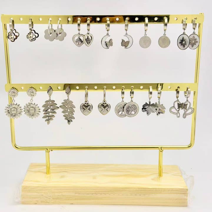 COSMOS – Engroshandel Hængeøreringe og creoløreringe – Sæt med 12 par øreringe i stål på display