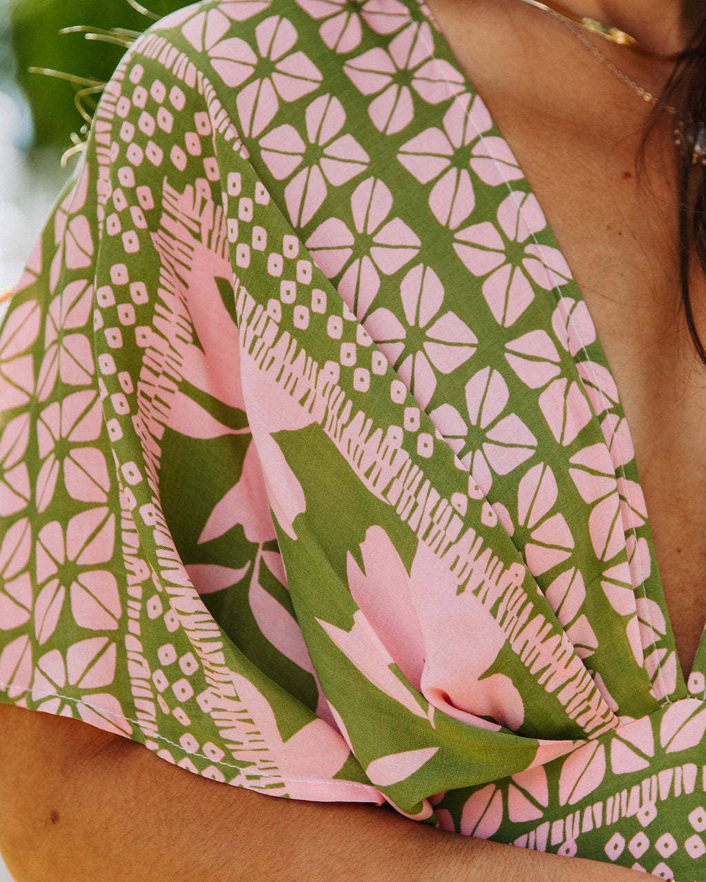 Verde Abito a Fiori con Spacco Laterale e Scollo a V DP25B516 in vendita all'ingrosso su Faire4