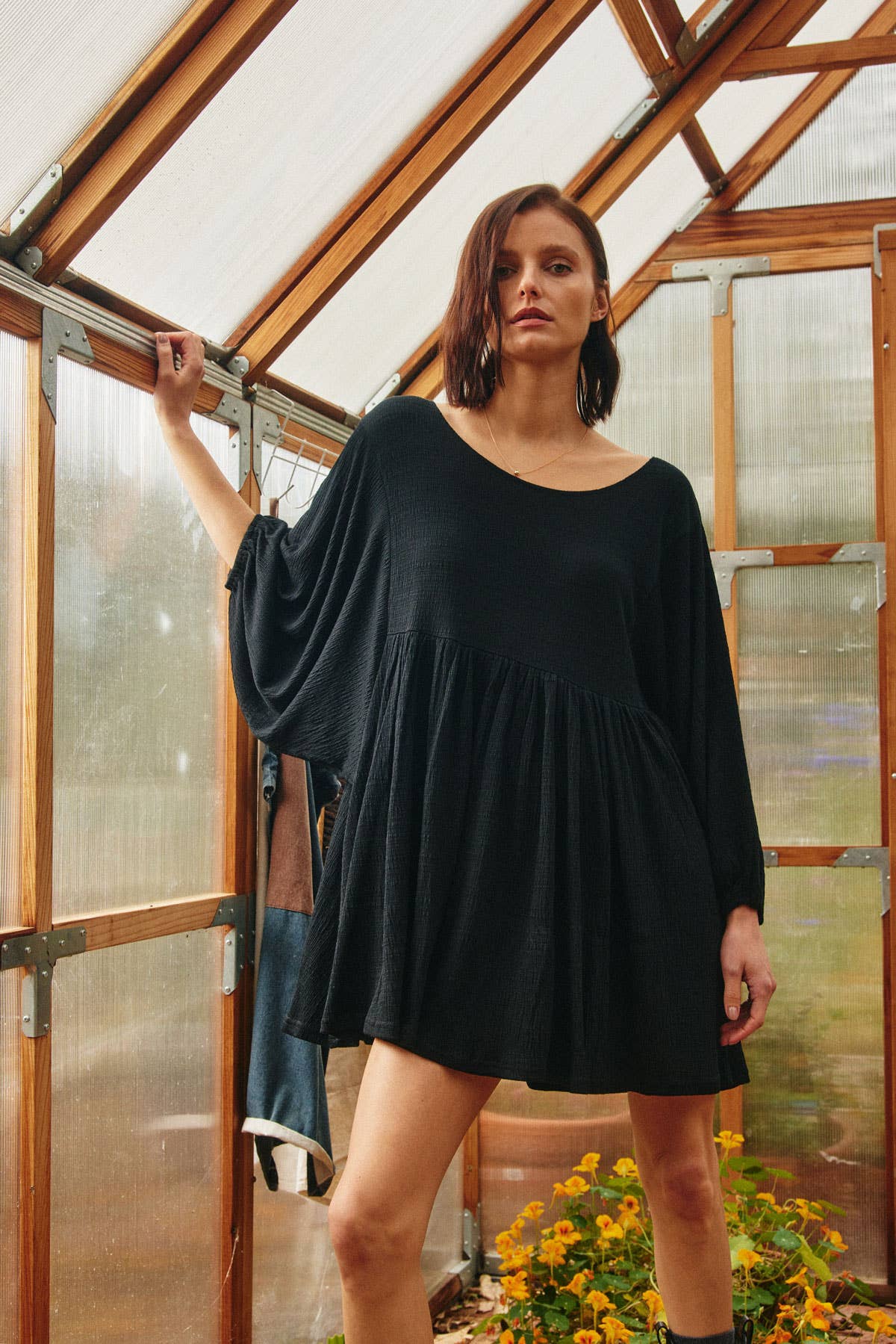 Lara Daisy - Vente Robe – femme - Mini-robe surdimensionnée en jersey texturé à dos croisé10