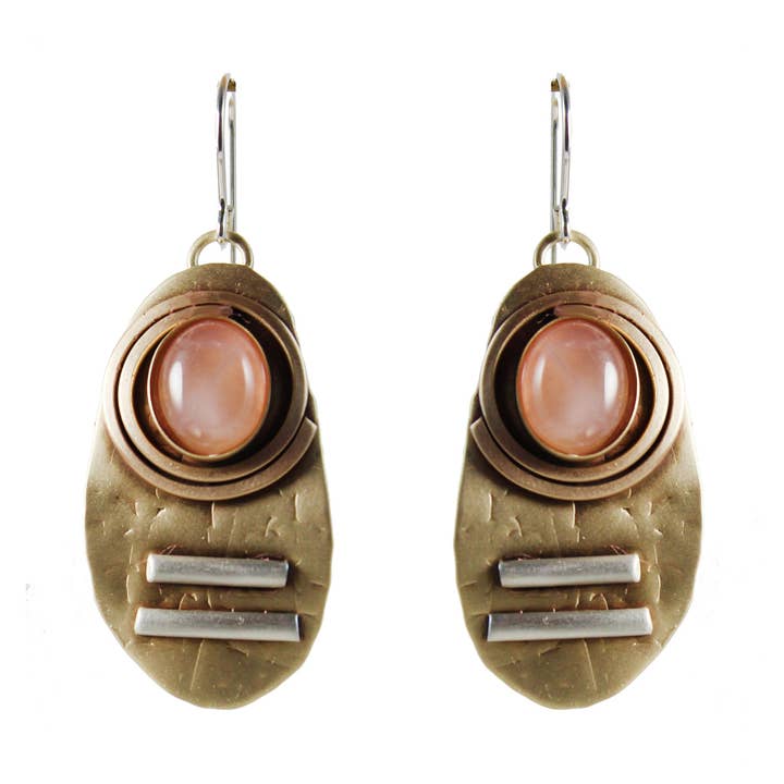 Pendientes Egeo Deco de plata de ley, latón y cuarzo rosa para venta al por mayor de Whitney Designs Ltd.