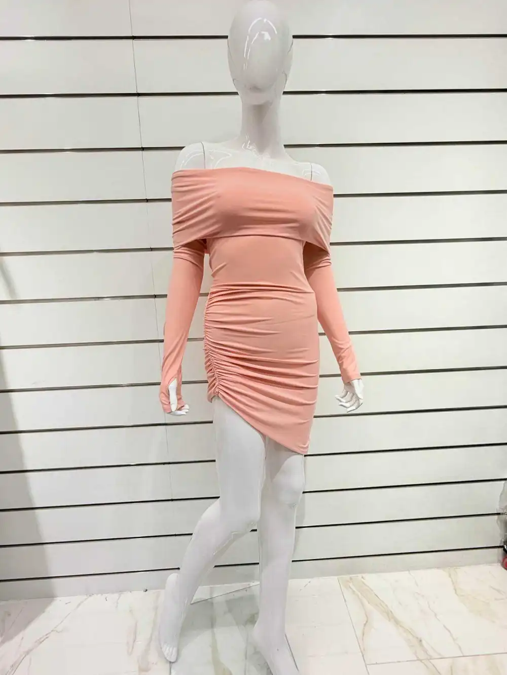 Chilli Girl Collection - Vendita all'ingrosso Vestito - Donna - Vestito corto stile bandeau con maniche a guanto2