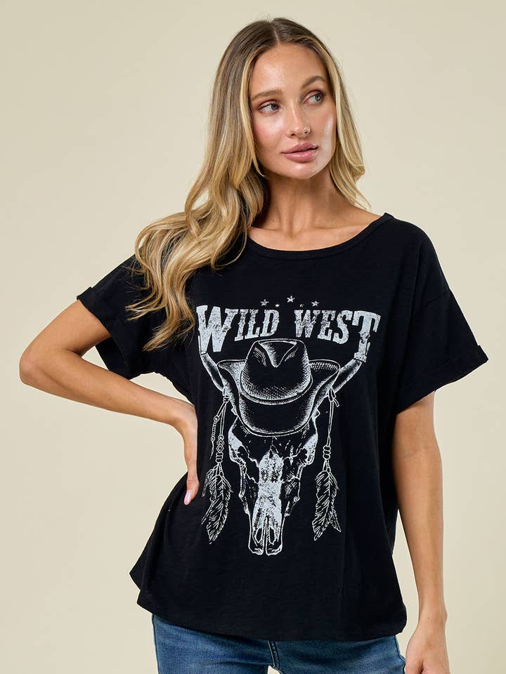 ST3227N2 SORT WILD WEST GRAFISK T-SHIRT for engroshandel hos Saints & Hearts