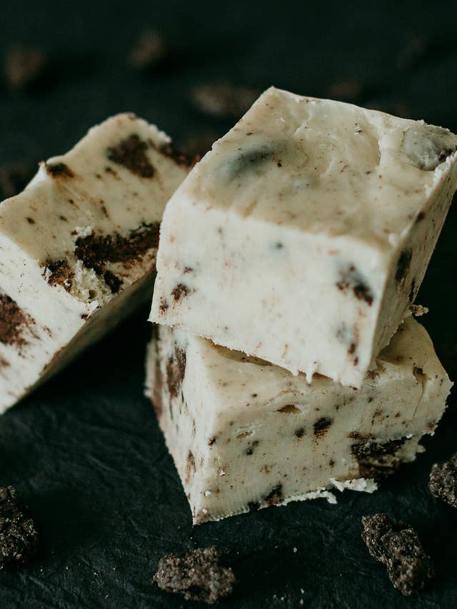 Cookies & Cream 8oz Fudge for wholesale by That Fudge Place