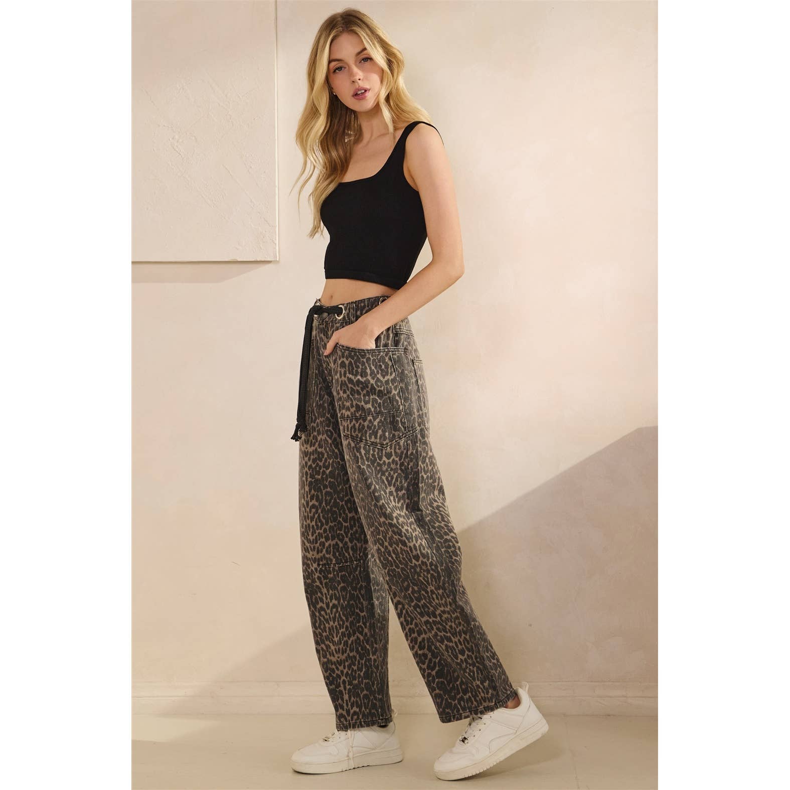 Veveret - Wholesale Pants - Women's - Printed Horseshoe Jeans with Belt Detail21