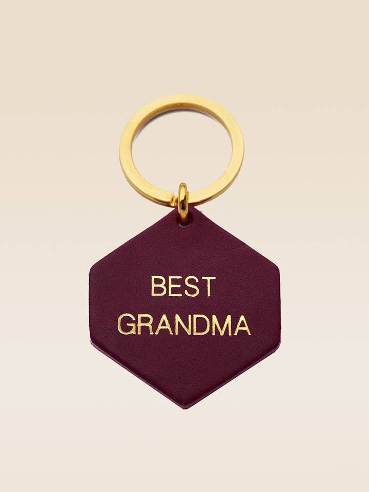 Porte-clés personnalisé en cuir prune BEST GRANDMA pour la vente par FAUVETTE PARIS
