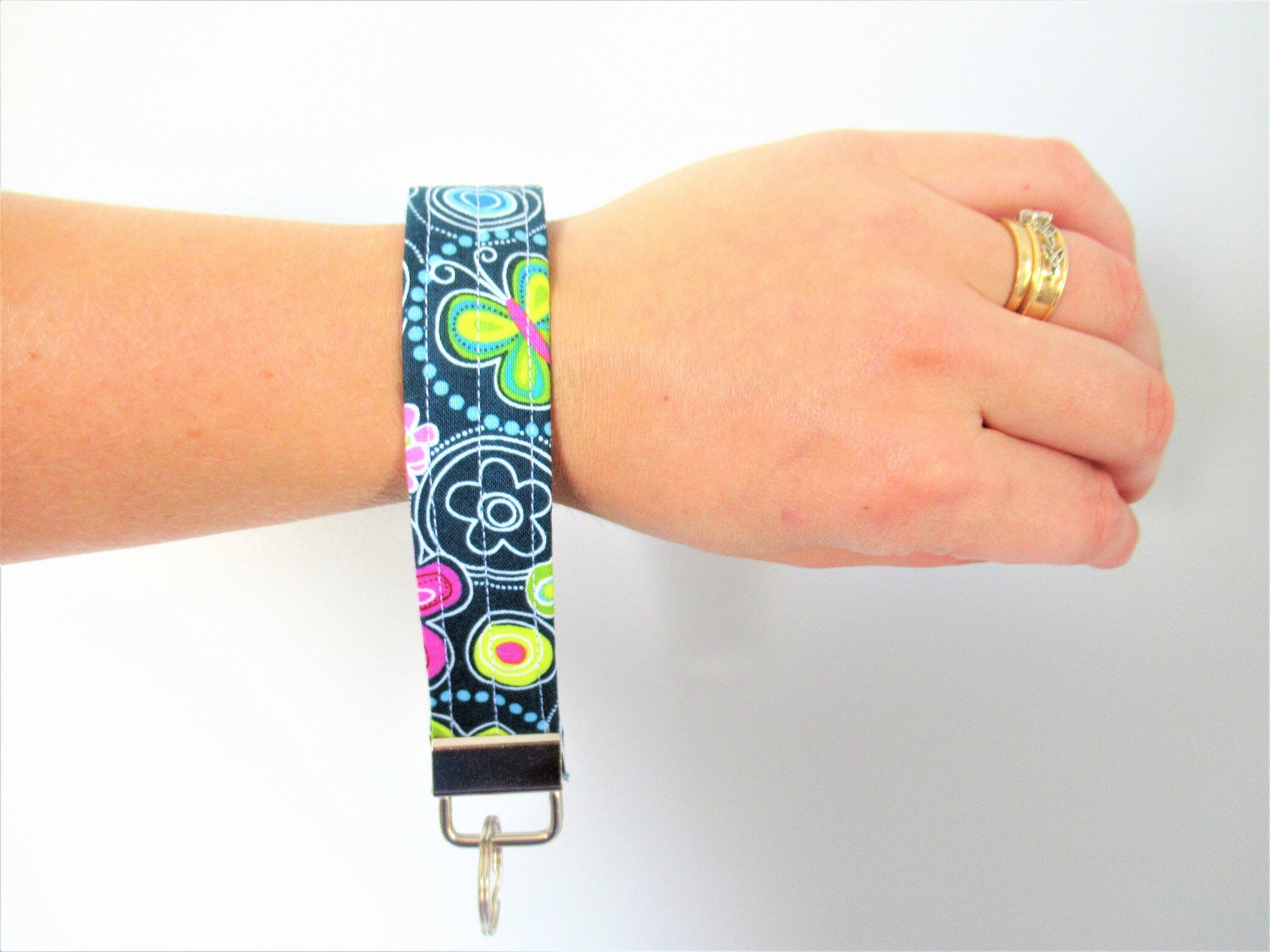 Thread and Purls – Großhandel Schlüsselanhänger – Damen – Schlüsselanhänger-Armband, Blaugrüner Armband-Schlüsselbund, Blaugrüner Schlüsselanhänger, Schlüsselanhänger-Armband, türkisfarbener Armband-Schlüsselbund, marineblauer Schlüsselanhänger, blaugrünes Handgelenkband1