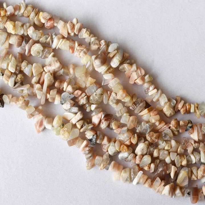 Soothing Crystals - Vendita all'ingrosso Collane di perline/perle - Collana Moonstone Chip Beads, perline di cristallo non tagliate4