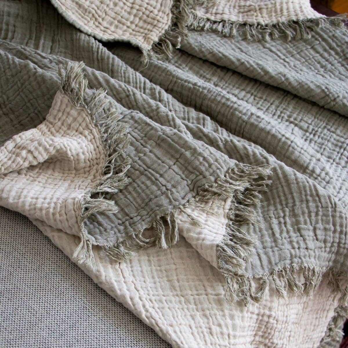 Primitive – wholesale Throw blanket – Carignan Reversible Gauze Muslin Throw Plaid Blanket W0113