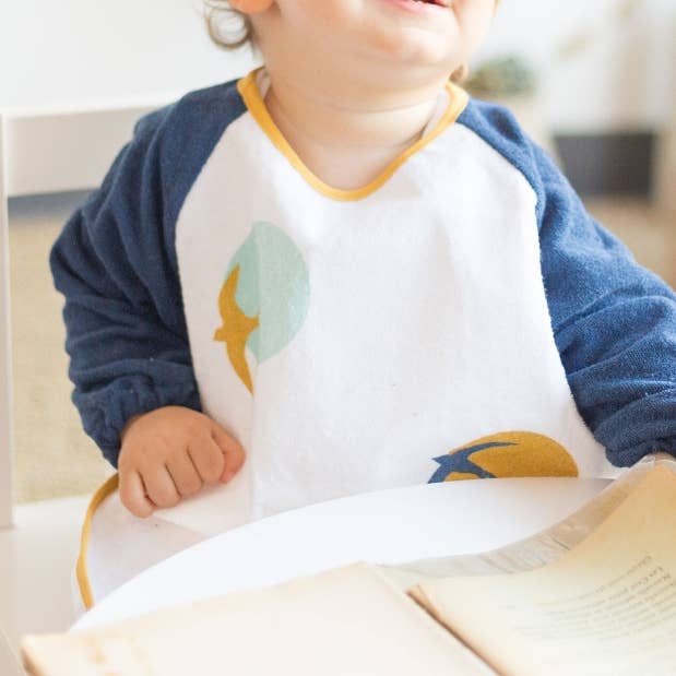 Lätzchen mit Ärmel - Schwammstoff für den Großhandel von Trois kilos Sept