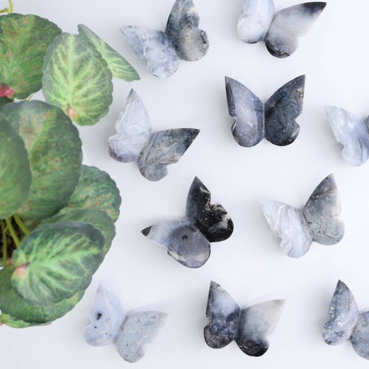 Un papillon en agate Blue Plume pour la vente par Mi Esperanza Minerals