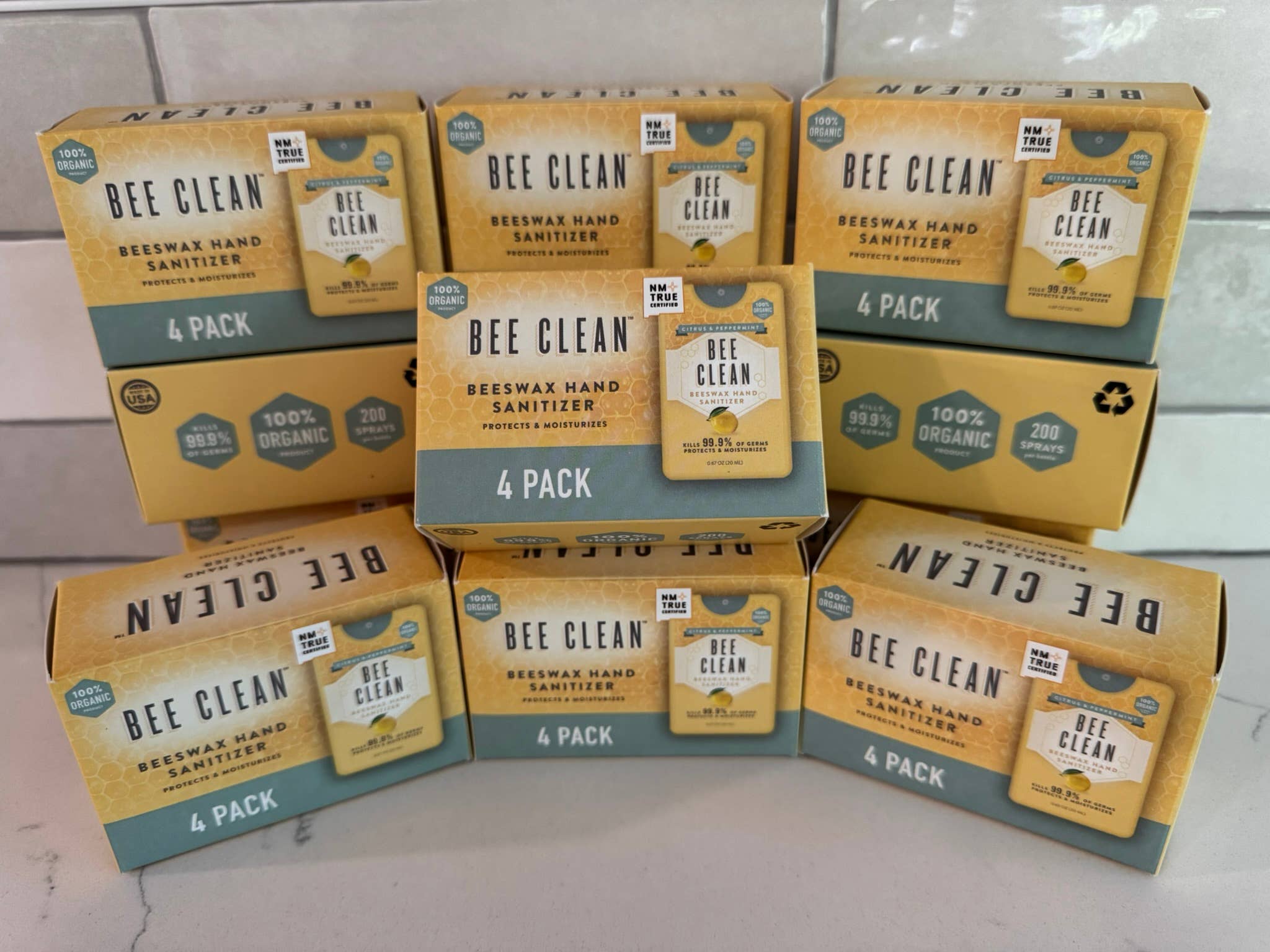 Bee Clean - Vente Désinfectants pour les mains - Désinfectant pour les mains à la cire d'abeille biologique Bee Clean-13 agrumes 4 paquets7