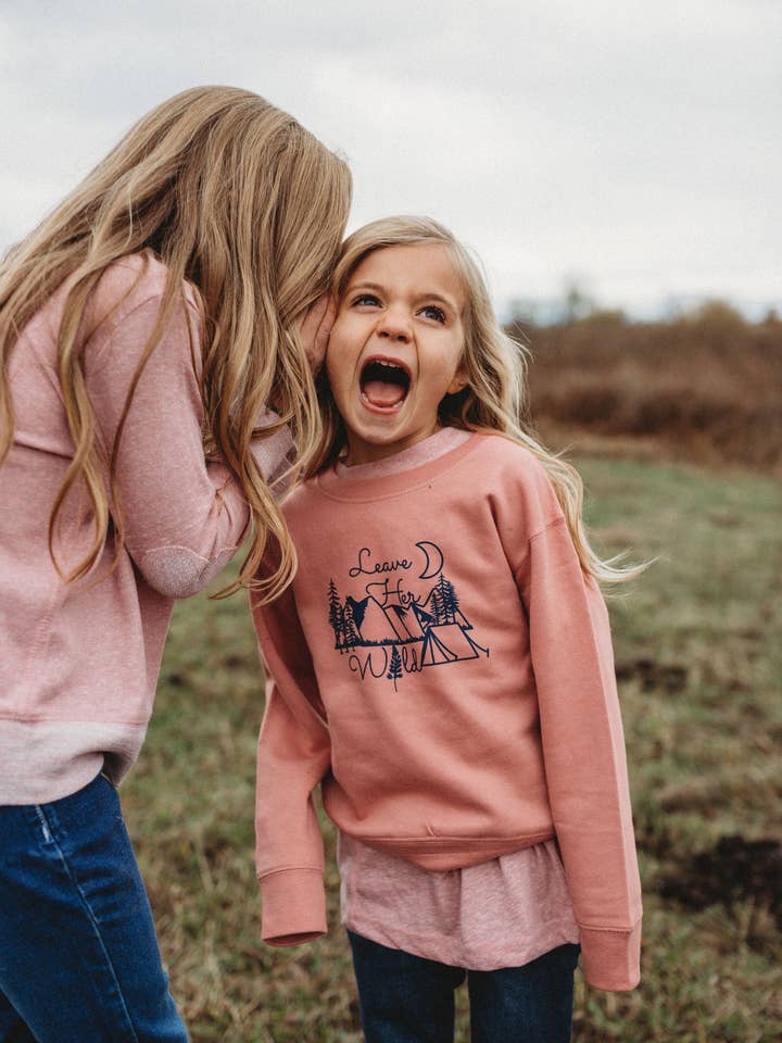 L'équipage de Leave Her Wild Kids pour la vente par Made of Mountains