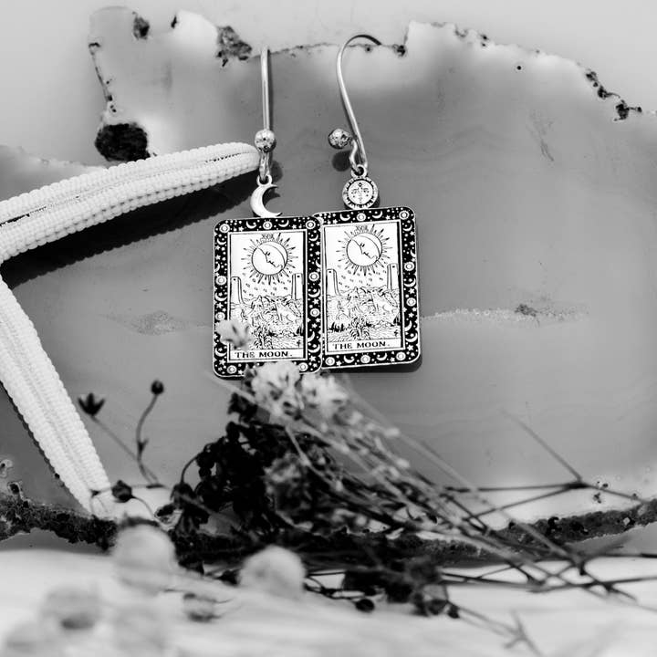 Boucles d'oreilles en argent 925 gravées avec la carte du goudron pour la vente par DreamedBy