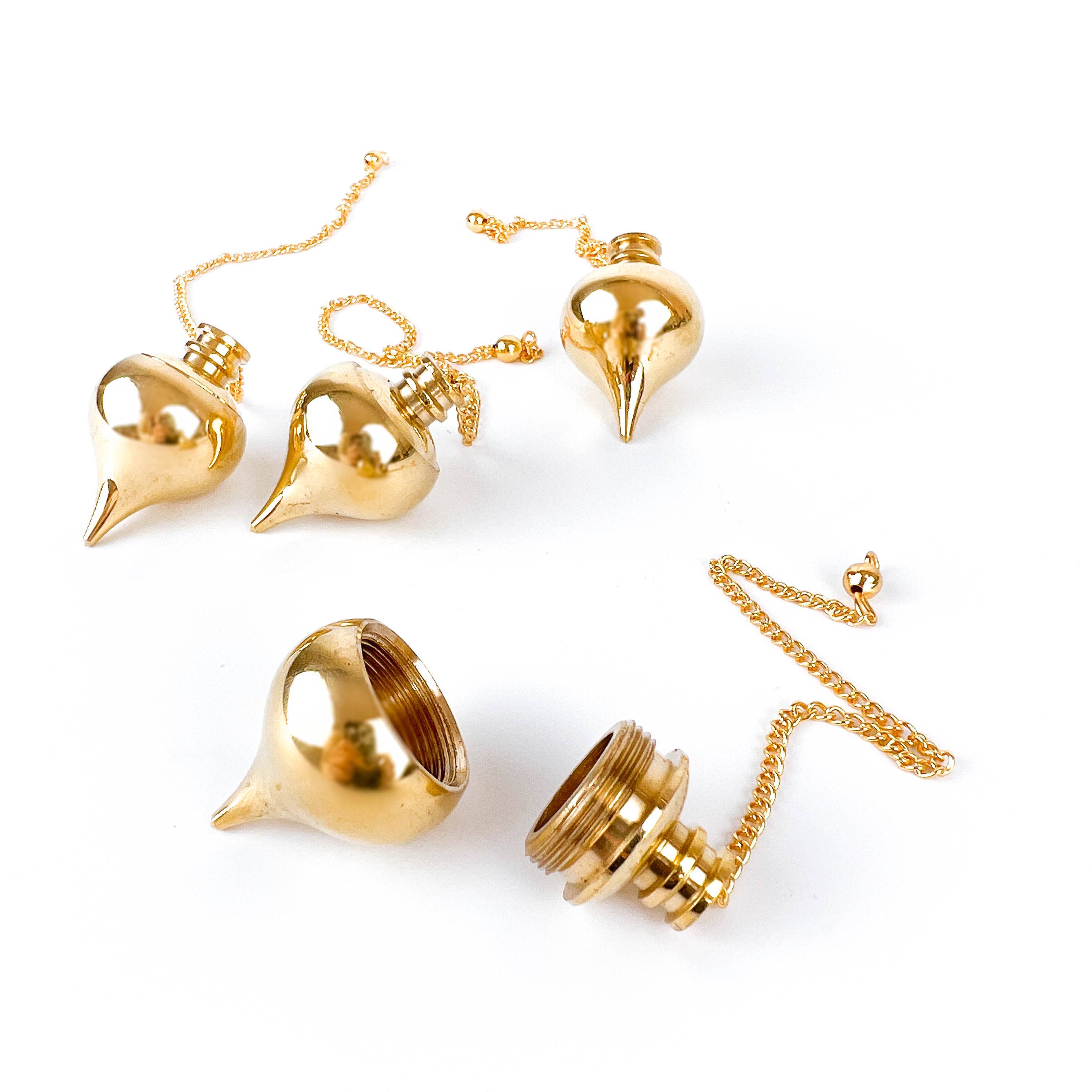 GREENROOTS USA LLC - Venta al por mayor Artículo de meditación - Péndulo con acabado dorado con compartimento 1,25L con cadena 18,4 cm 4P9