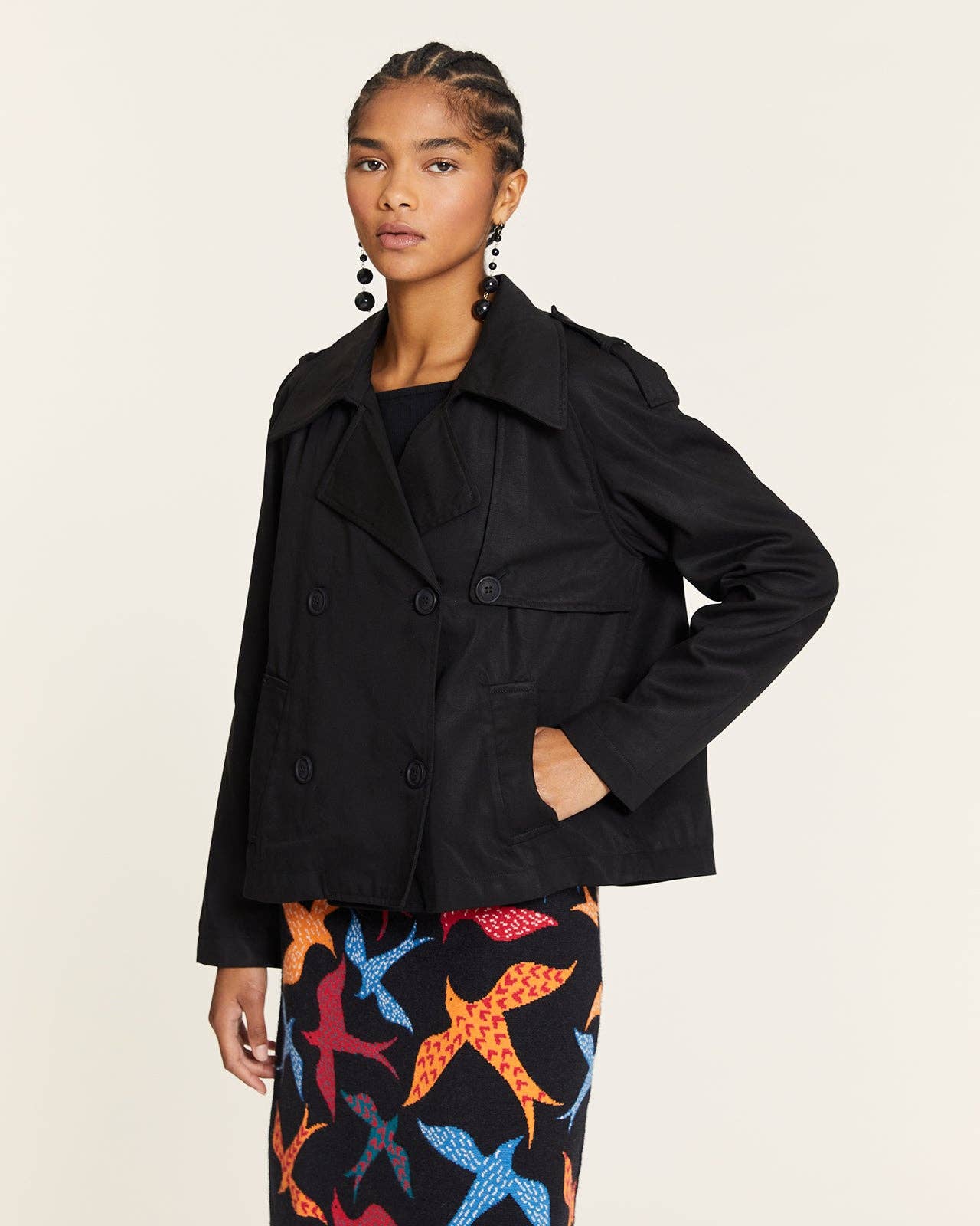 Pepaloves - Wholesale Jacket - Women's - GABARDINA CORTA CON FORRO CUADROS NEGRA2