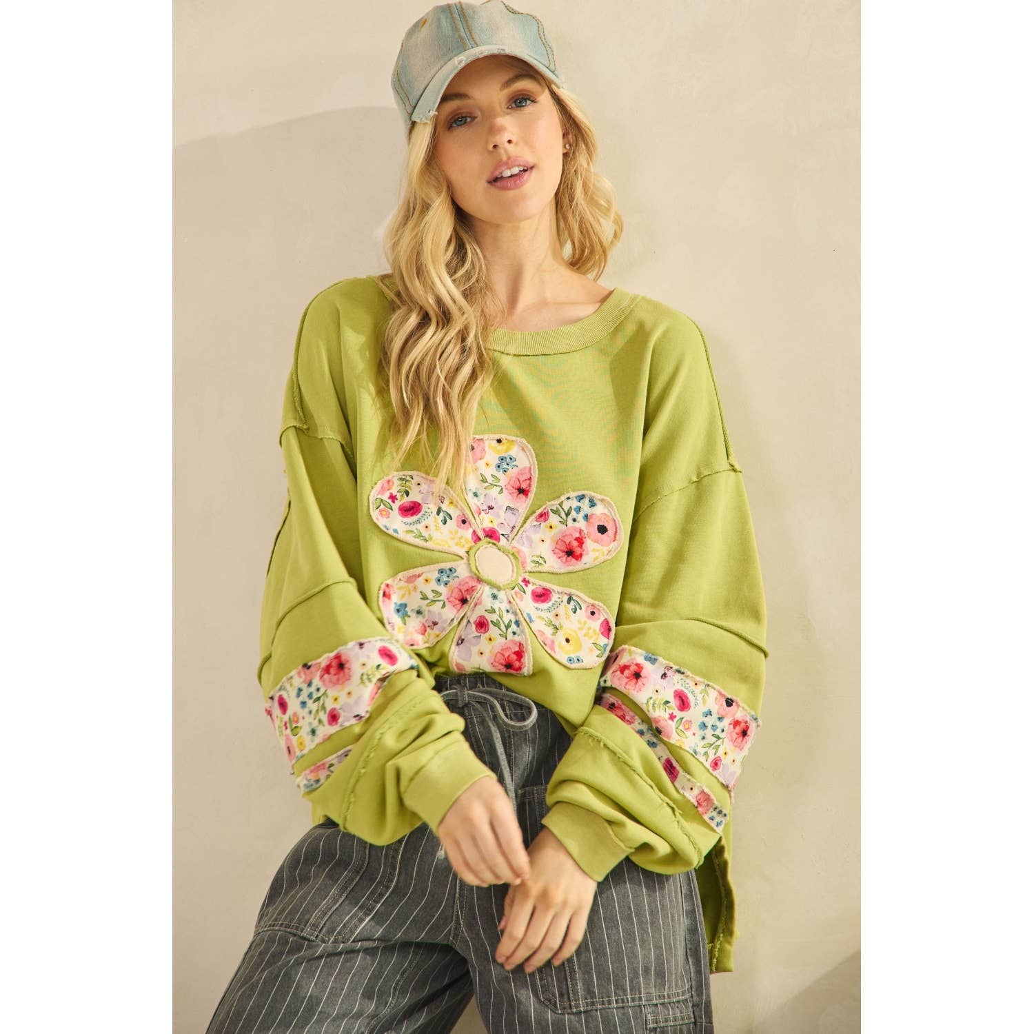 Sage + Fig - Wholesale Sweatshirt - Women's - LONG SLEEVES WITH DAISY PATCH APPLIQUE SWEATSHIRTS (ST7240) 11