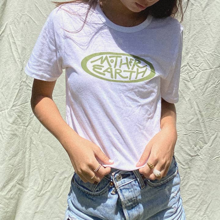 MOTHER EARTH T-SHIRT - UNISEX voor wholesale door Sea Seven