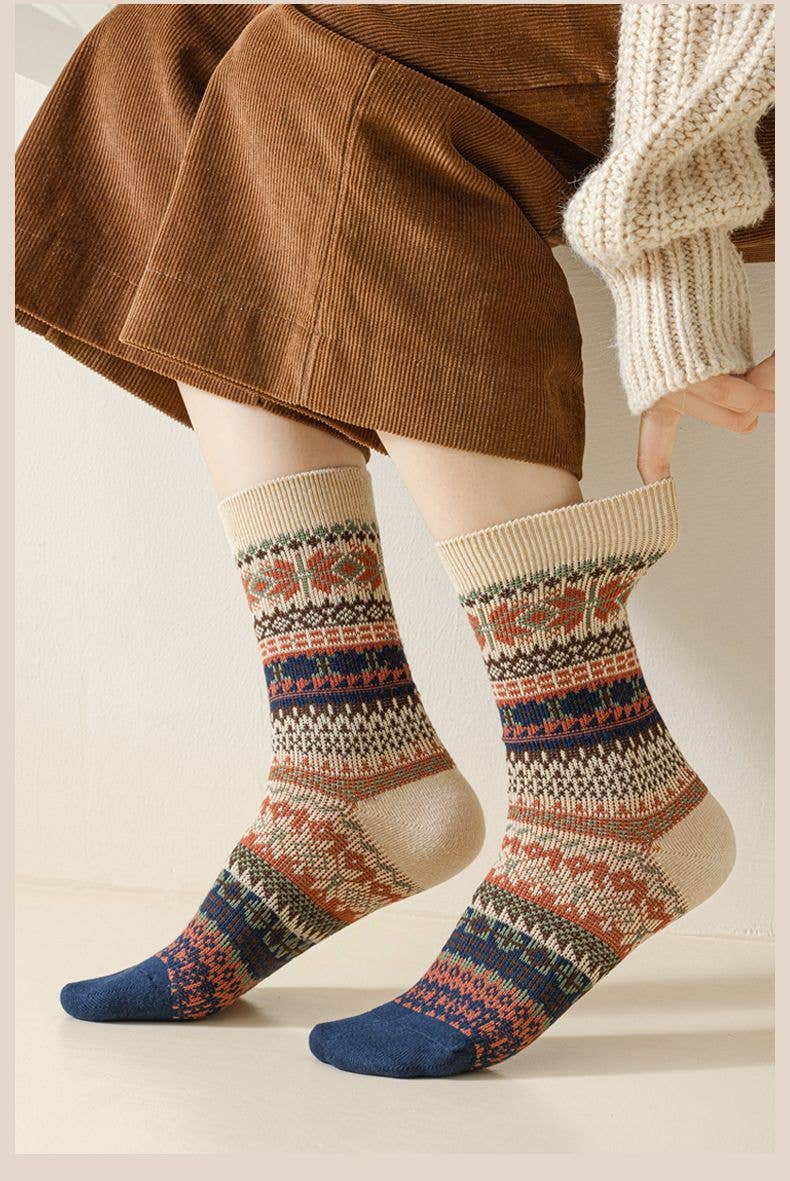 Tourtiwi – Großhandel Socken – Damen – Mid-Tube-Socken für Damen im Retro-Stil ohne Knochen für Herbst und Winter11