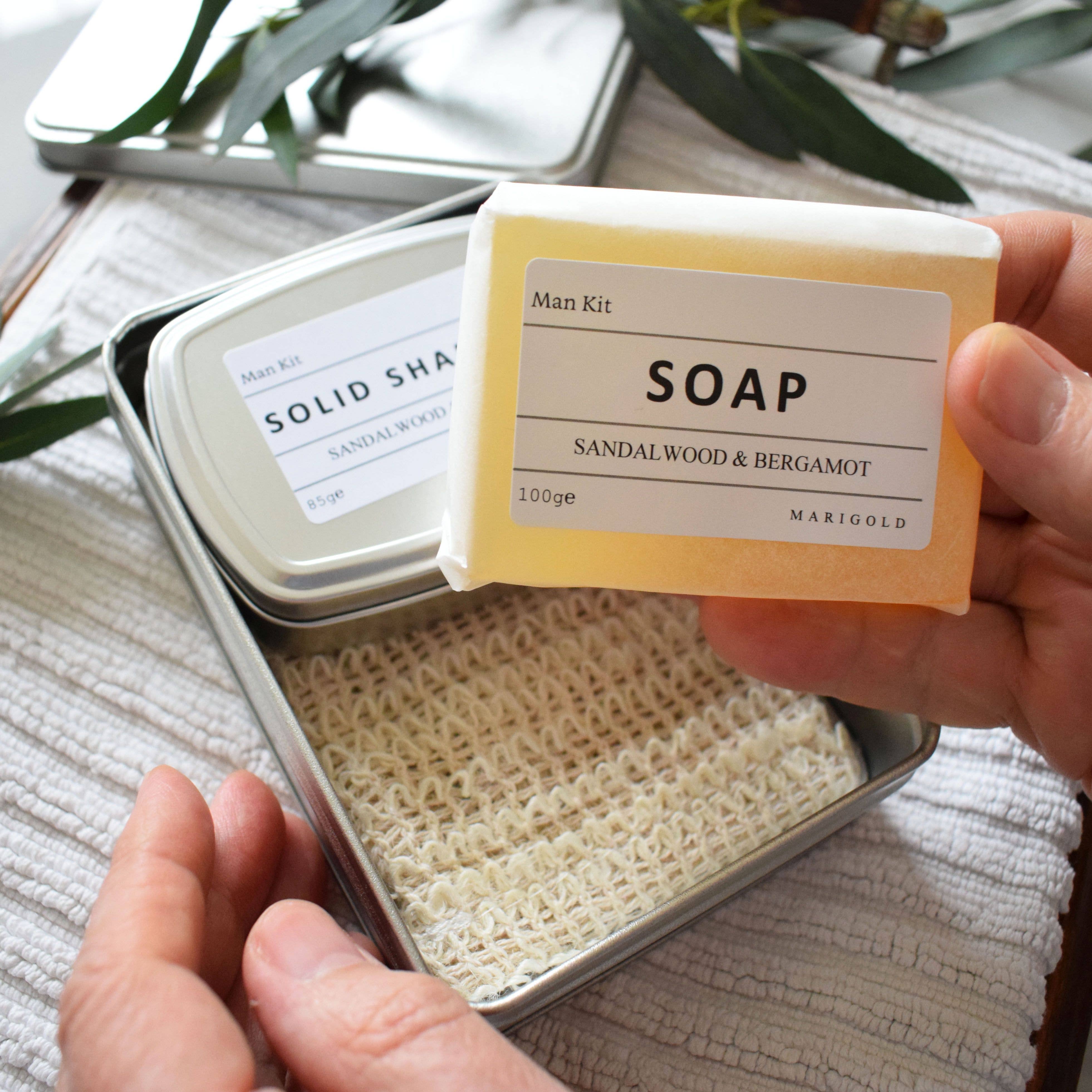 Marigold Charms – Großhandel Bade- & Körperpflege-Set – Herren – Umweltfreundliches Luxus-Reisegeschenkset3