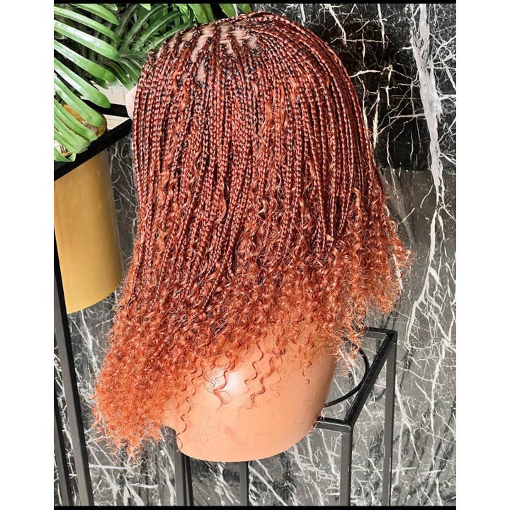 Lamuskwigs – wholesale Peruk – Handgjord bob-peruk med flätor, boxfläta och vinrött boho-flätat hår2