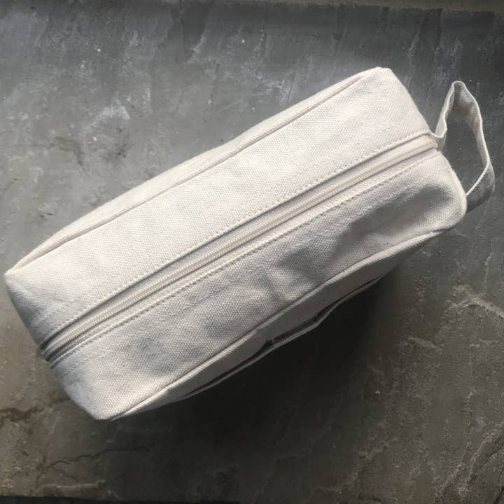 BombusLeaf – wholesale Make-up/cosmetic bag – Cosmetic / Toiletry Bag - Sustainable, Unbleached Cotton1