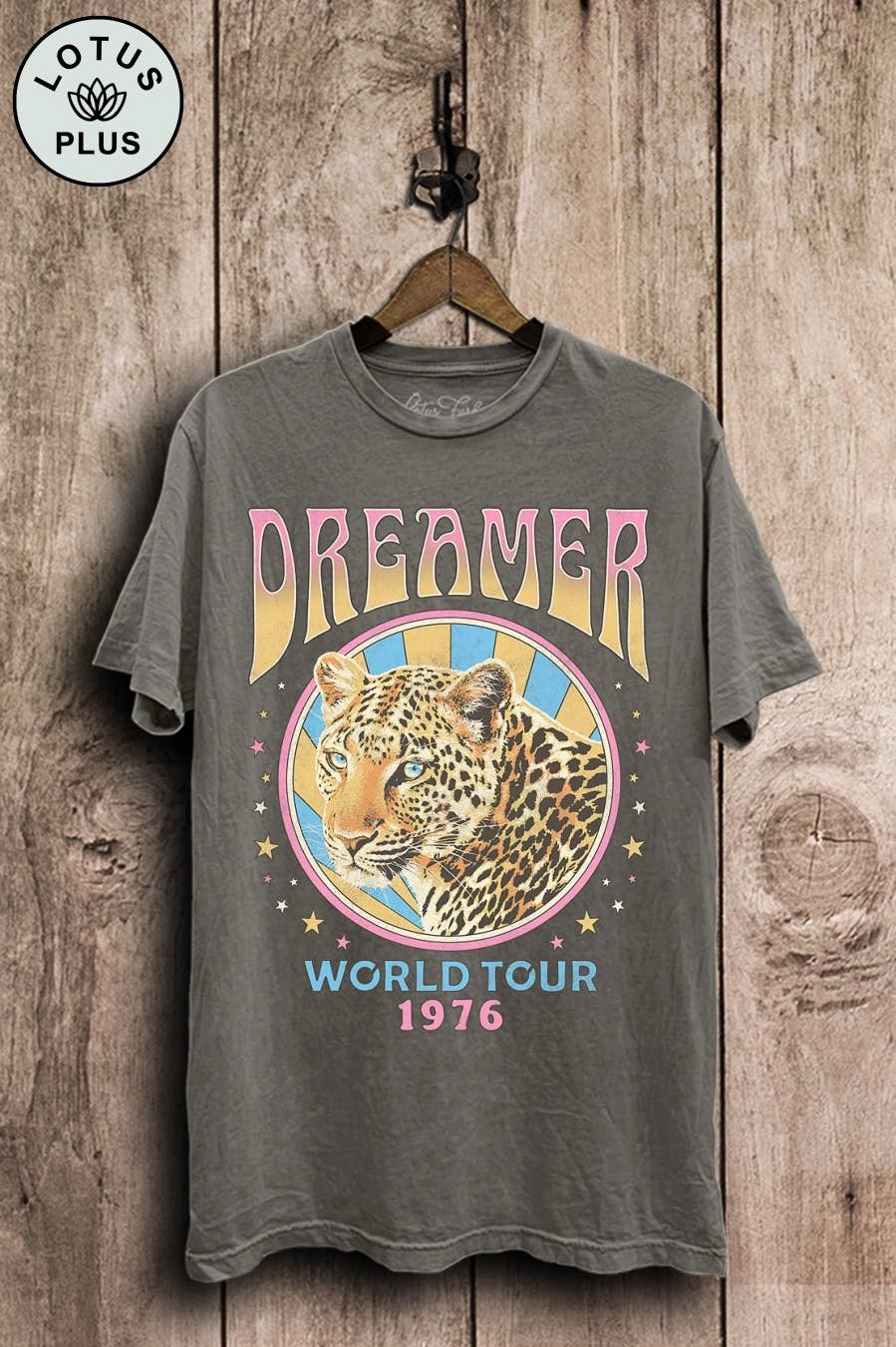 Lotus Fashion Collection - Venta al por mayor Camiseta serigrafiada - Mujer - Camiseta estampada Dreamer Leopard World Tour1